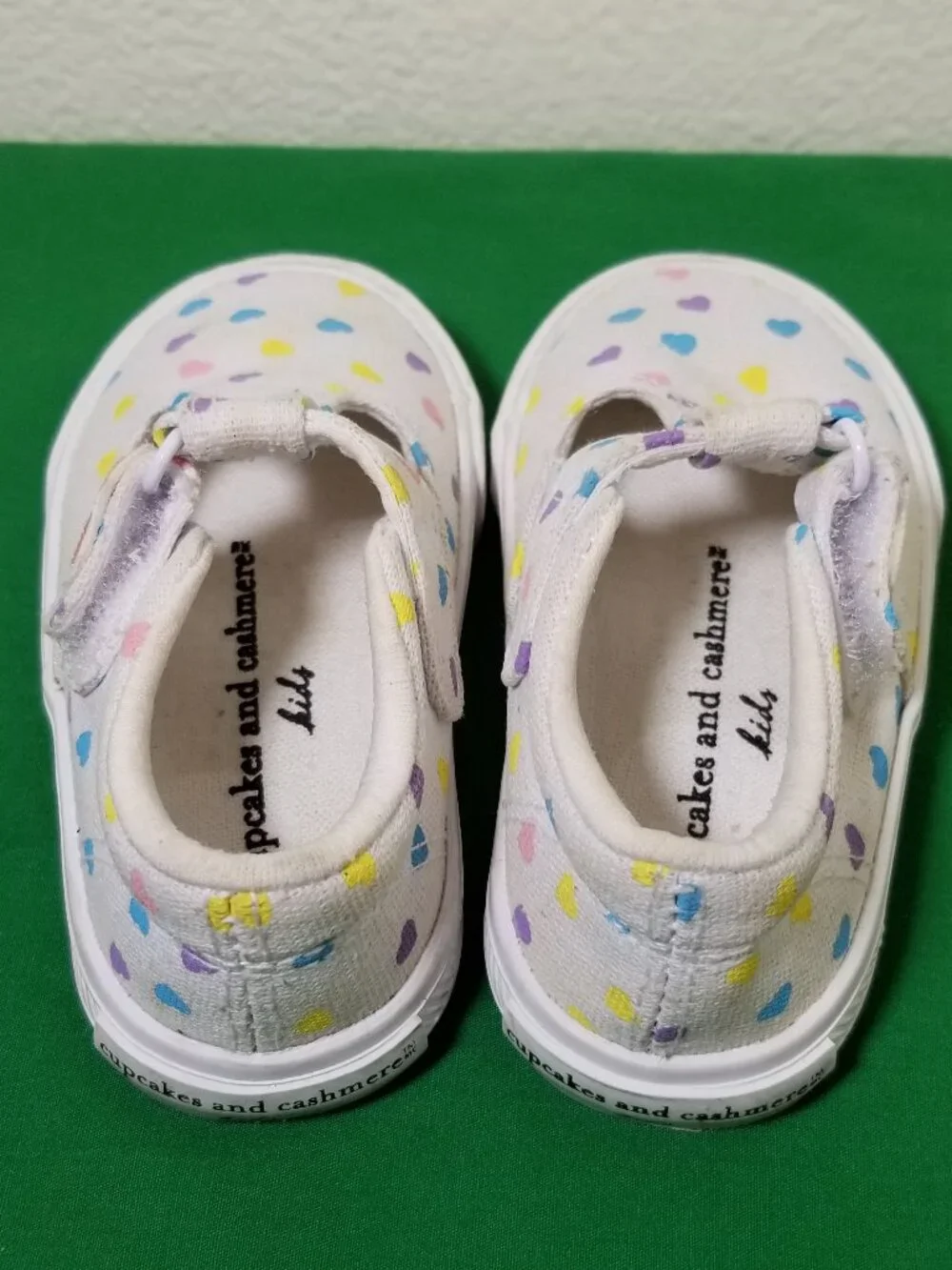 Cupcakes and Cashmere Toddler Sz 5 Hearts Sneakers Valentine‎ Canvas Hook & Loop